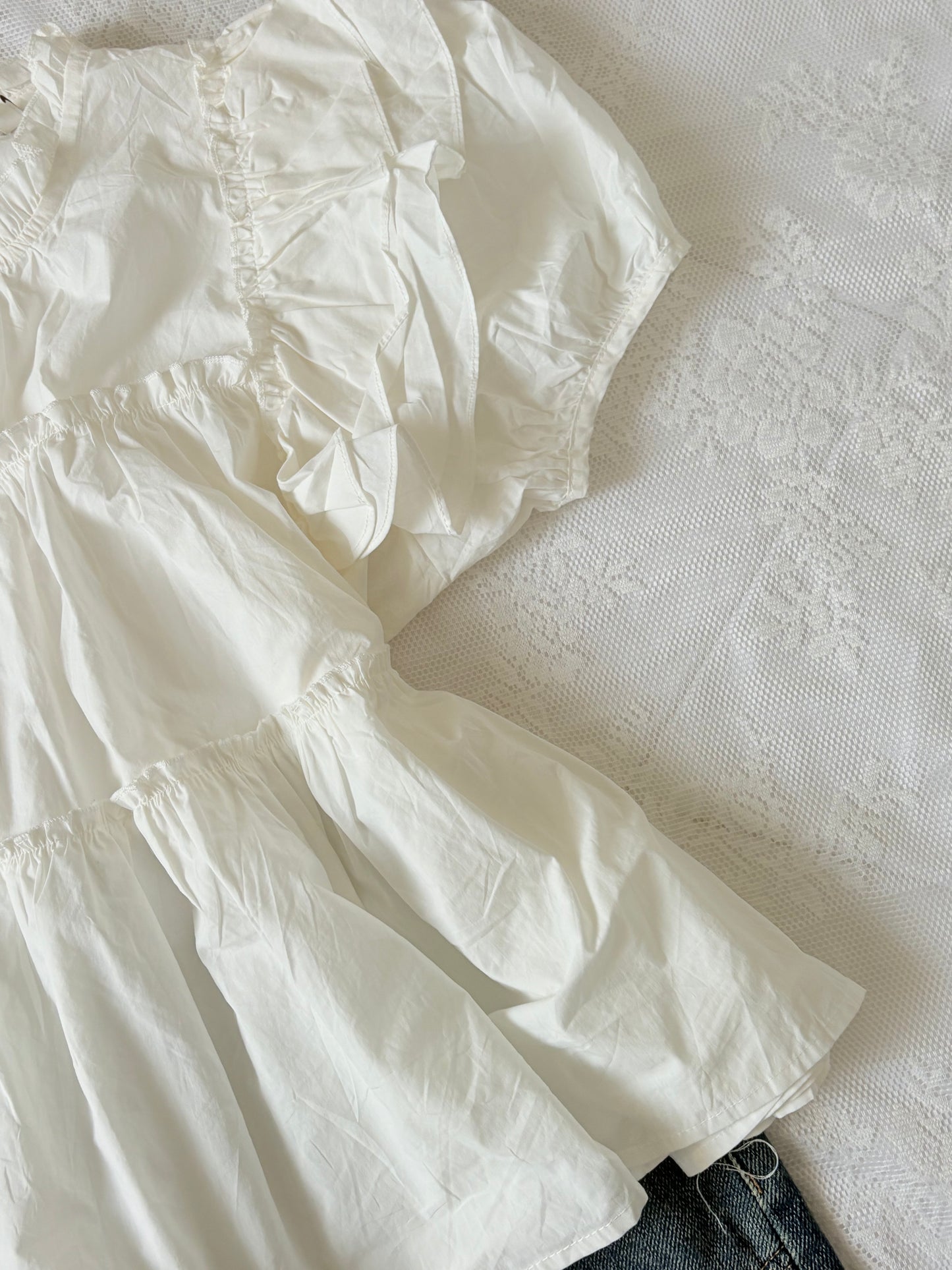 White a line