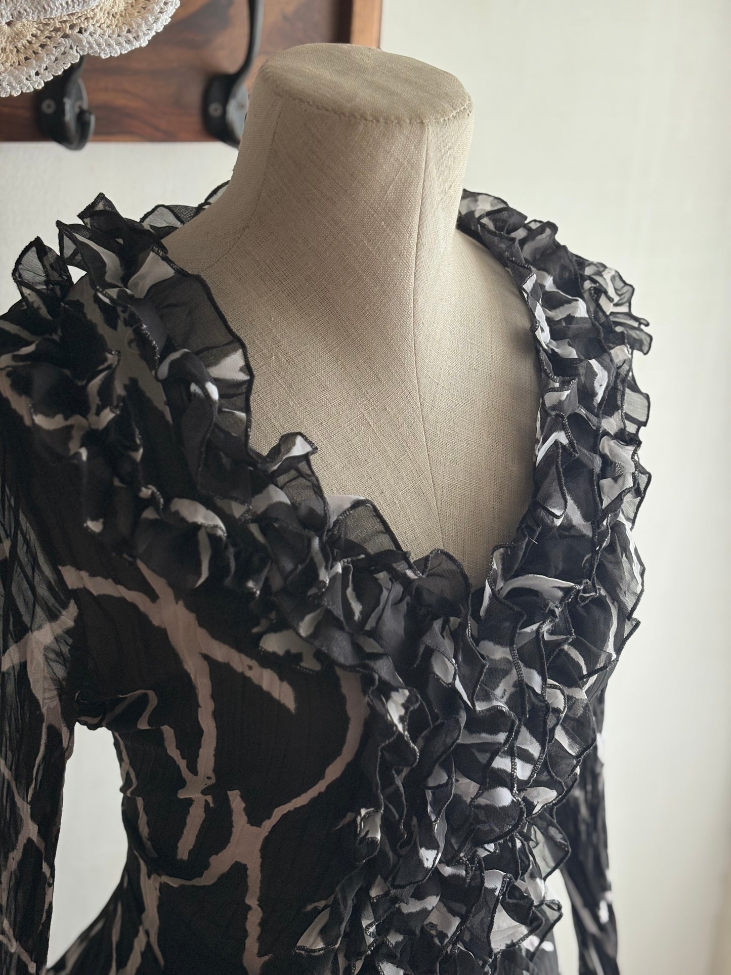 B/w ruffle top
