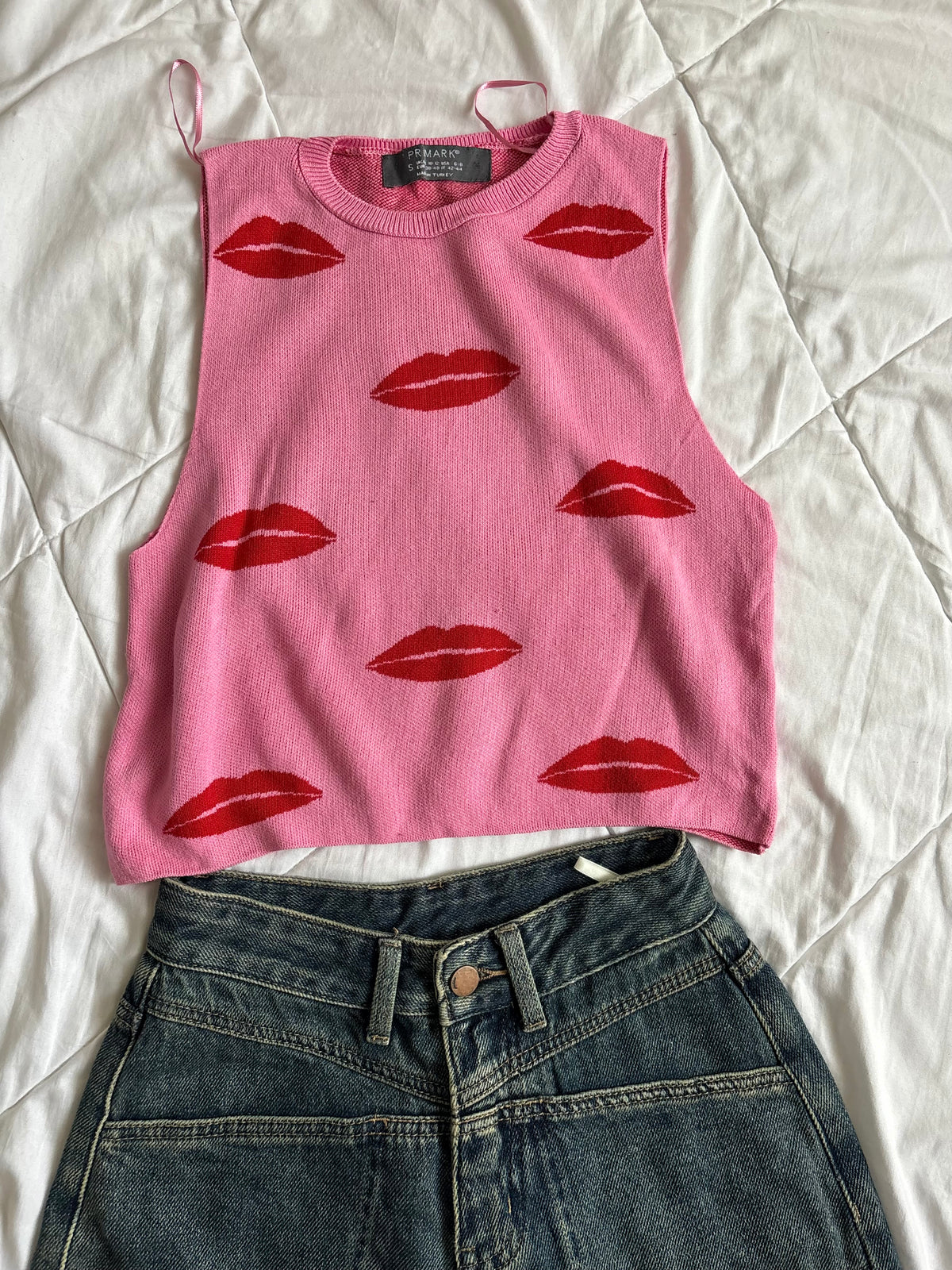 Pink kisses top