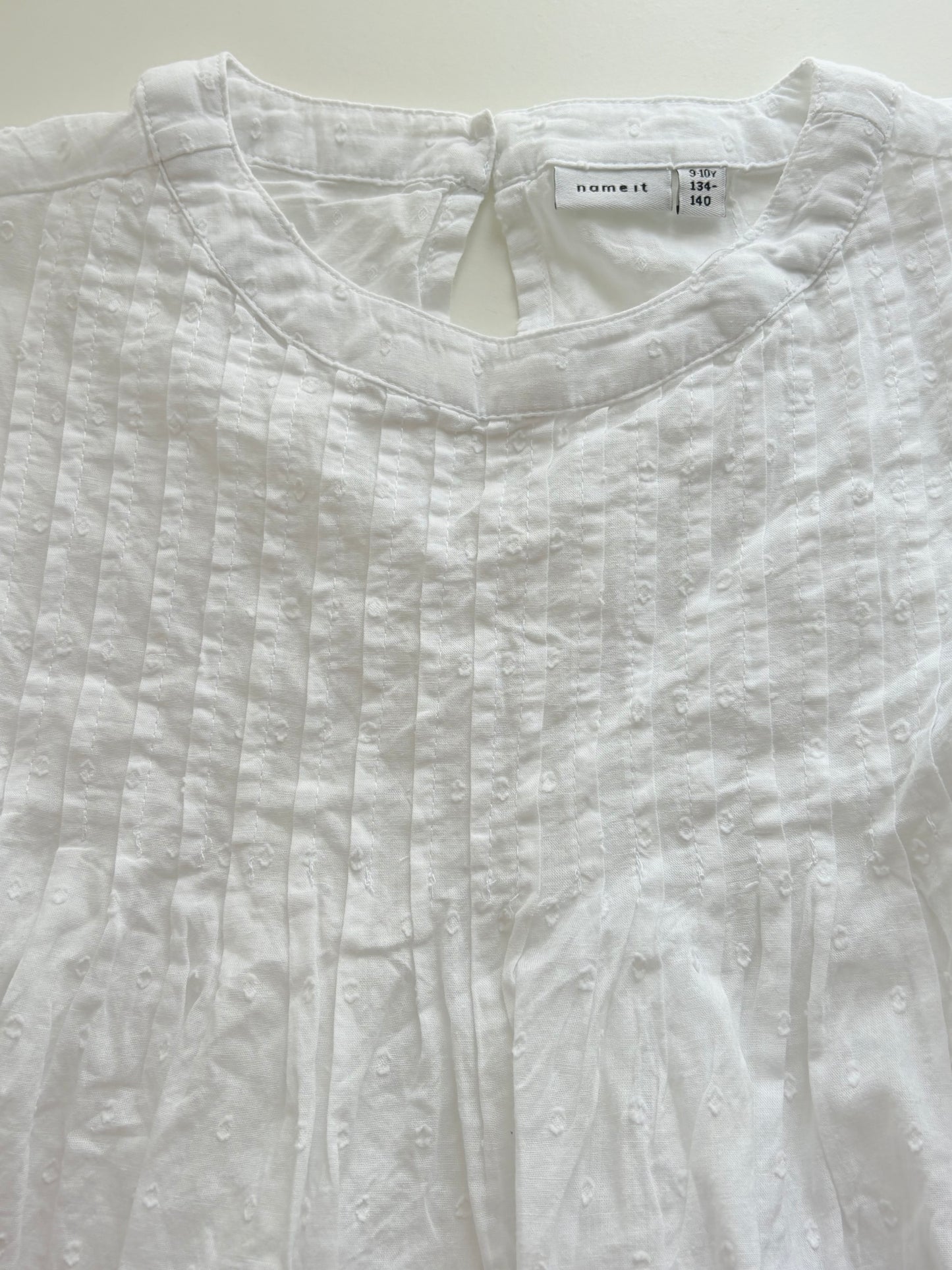 White a line