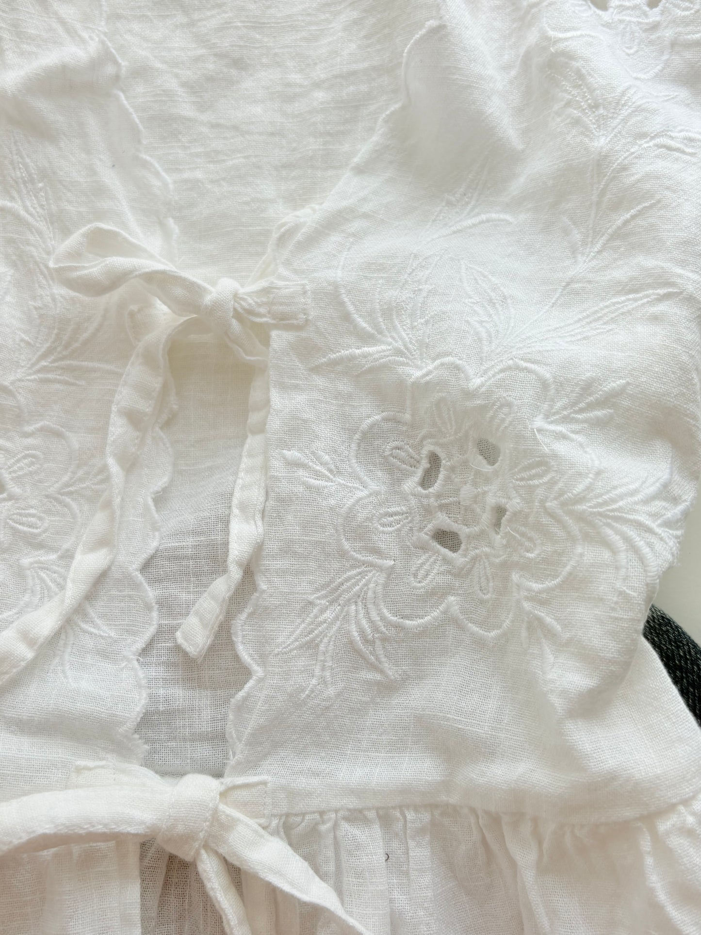 White tie top