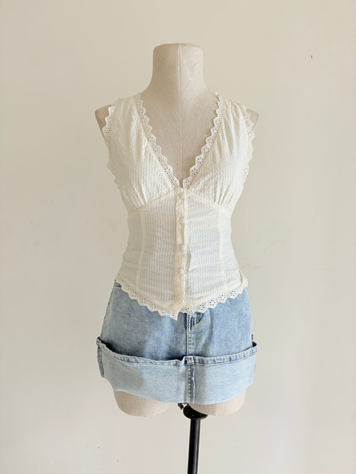 White cottage top
