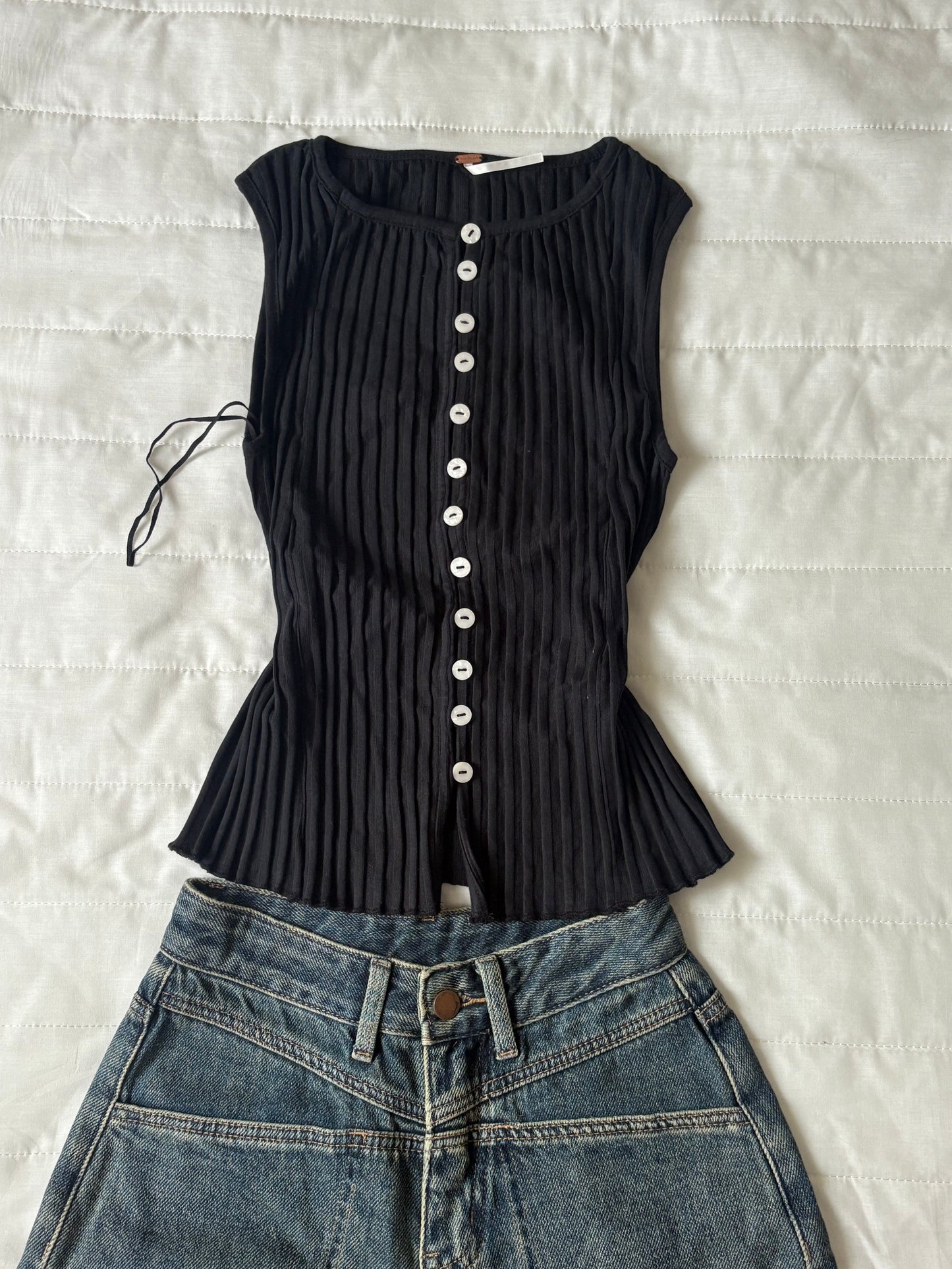 Black ribbed top