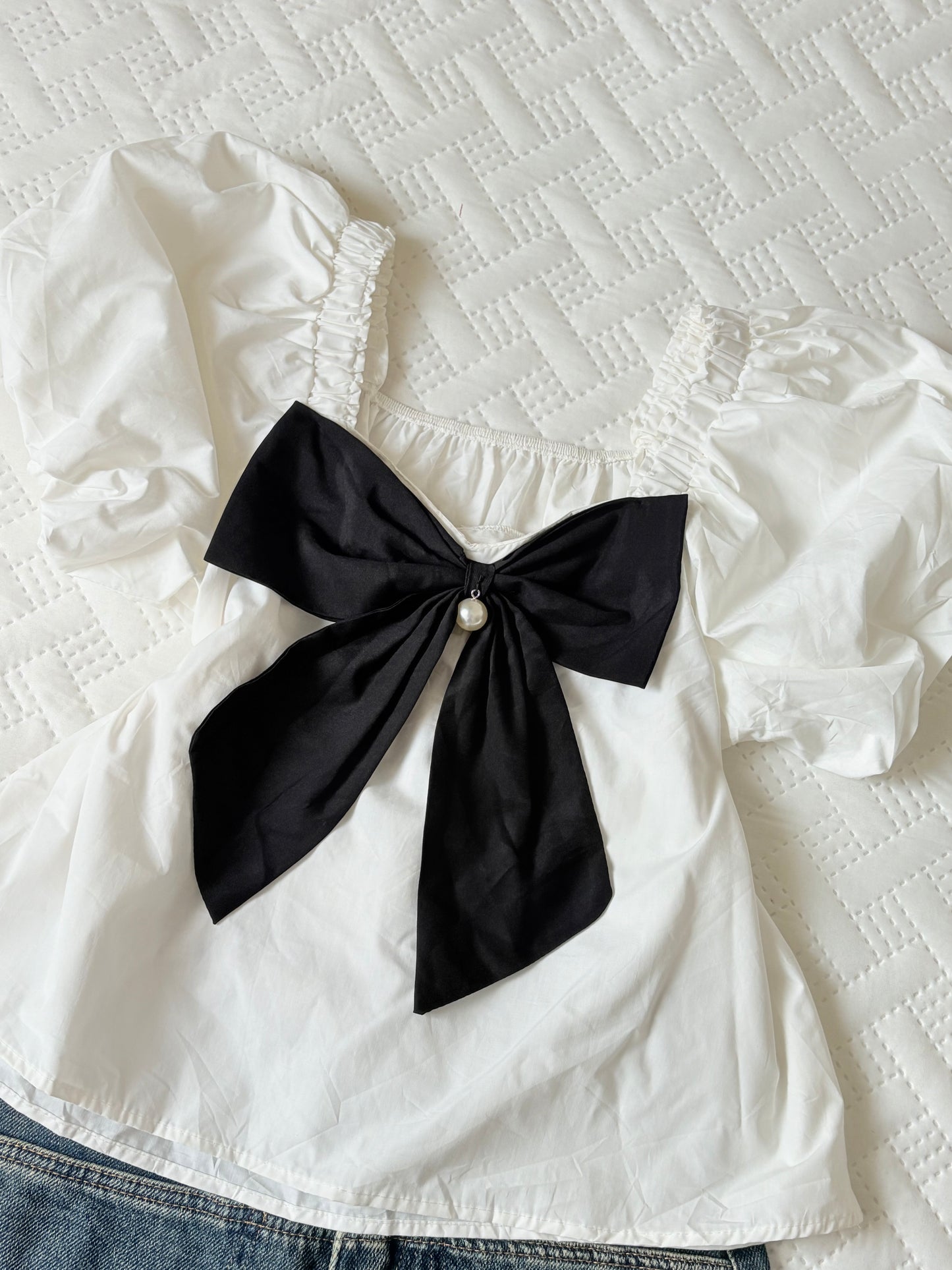 White bow top