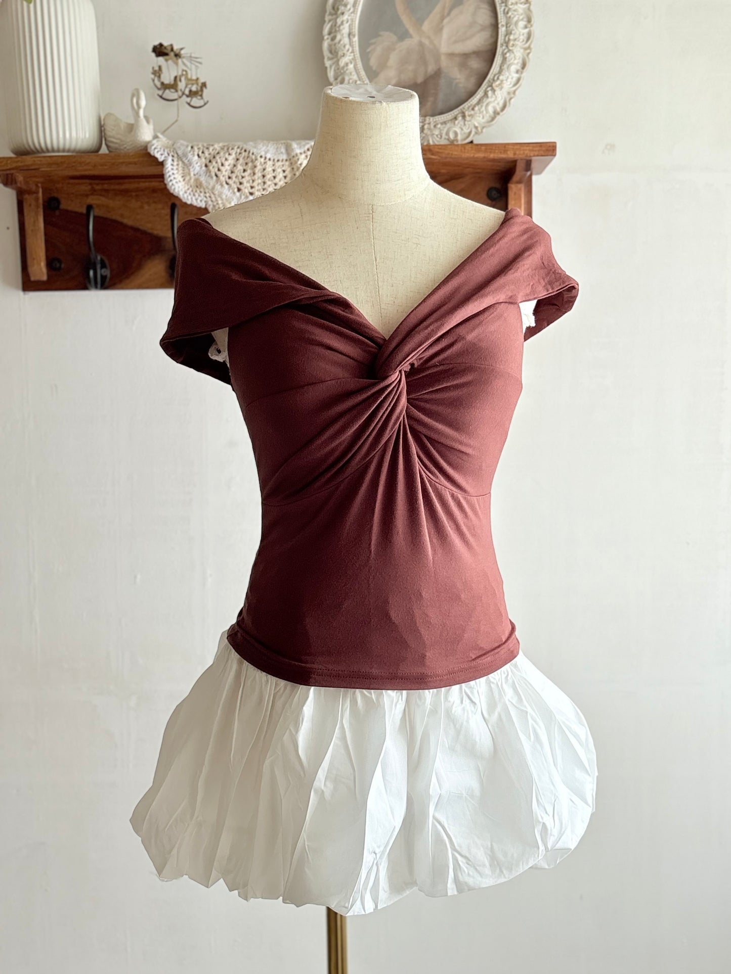 Brown twist top