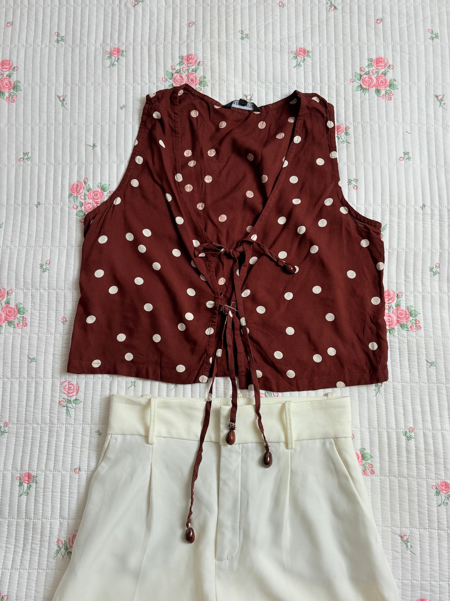 Brown polka toe