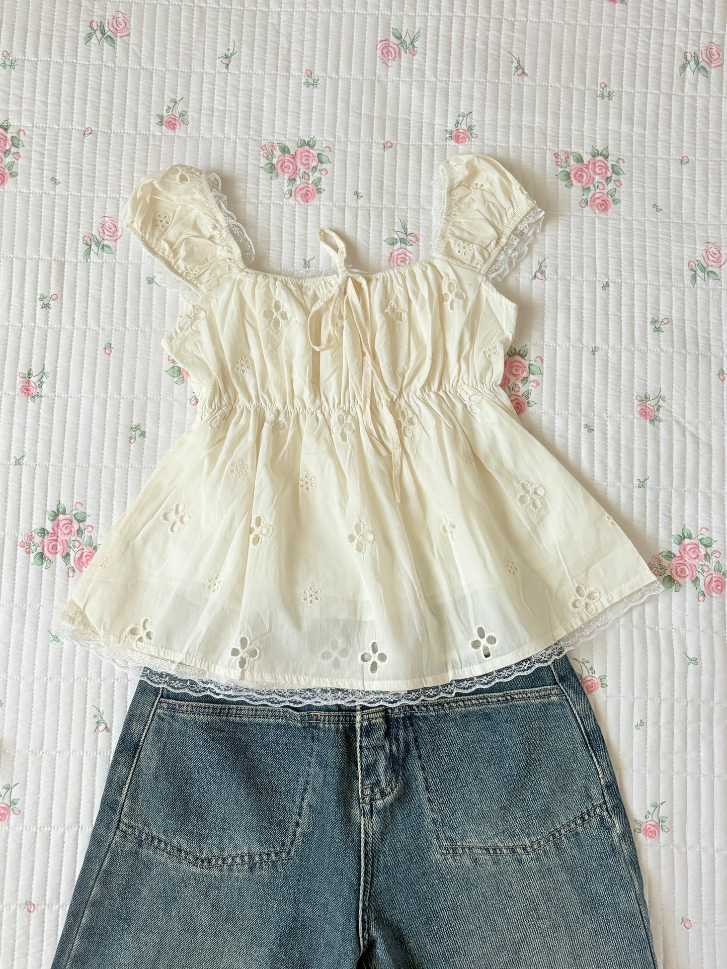 Jiji eyelet top