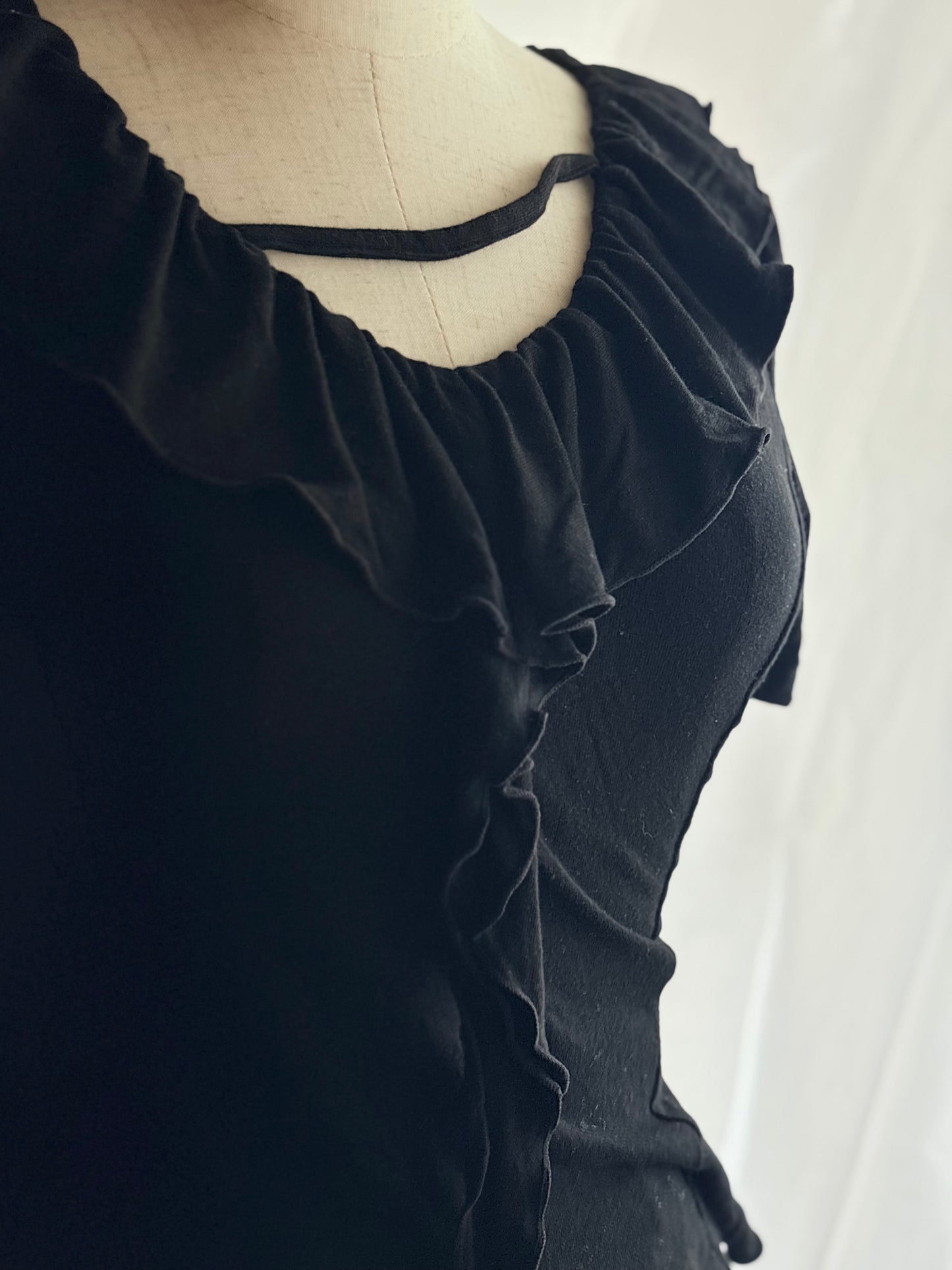 Black ruffle rop