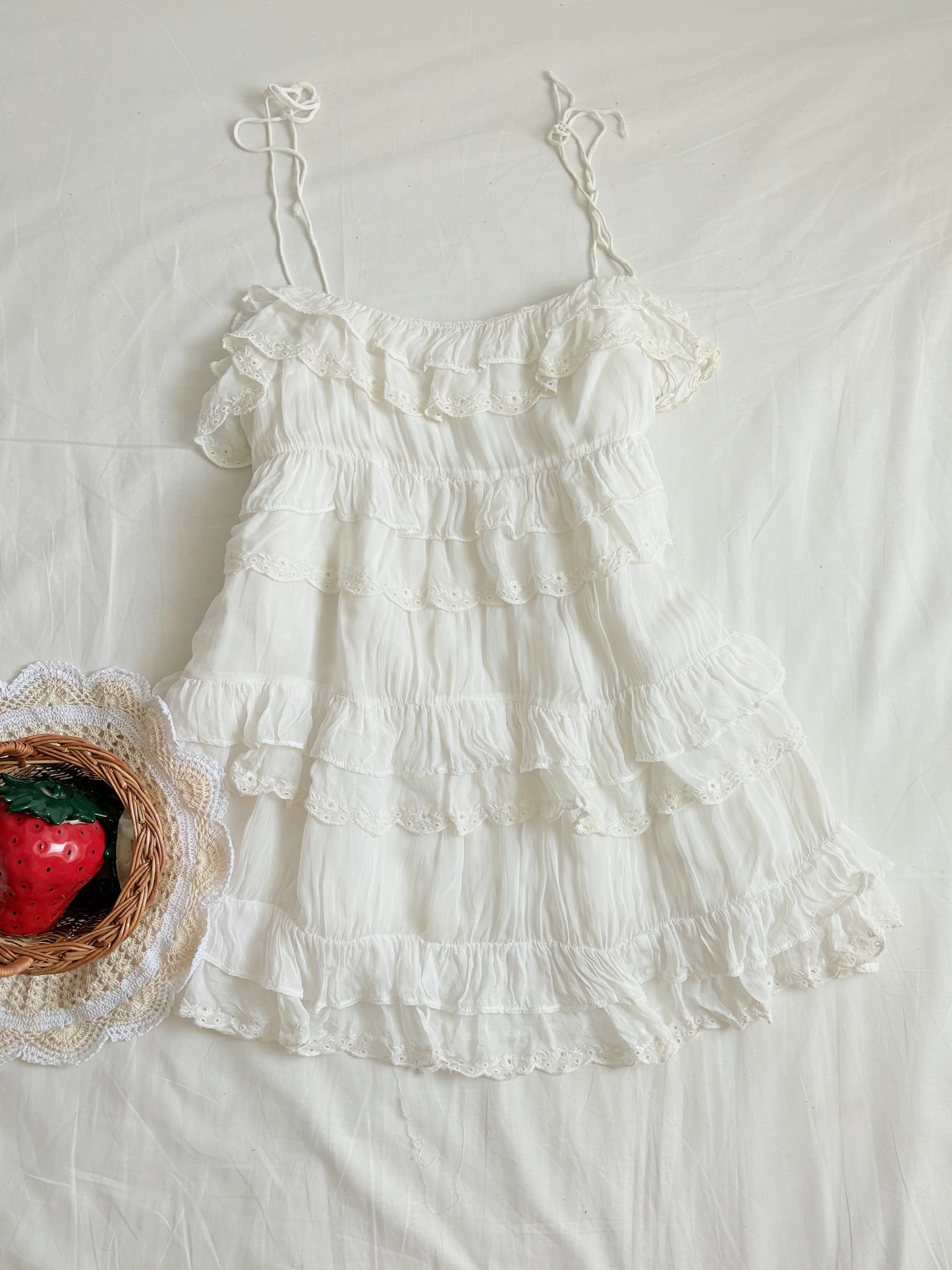 White ruffle a line