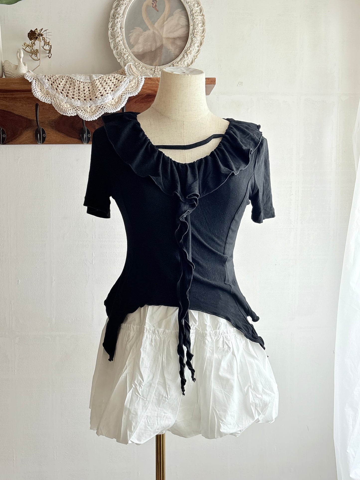 Black ruffle rop