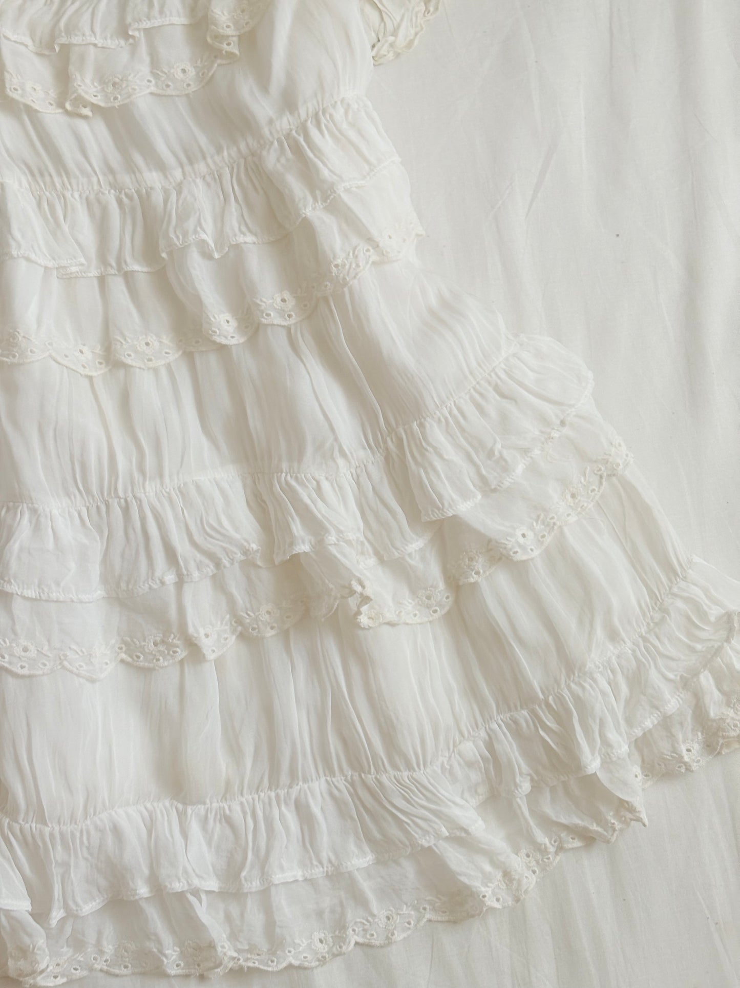 White ruffle a line