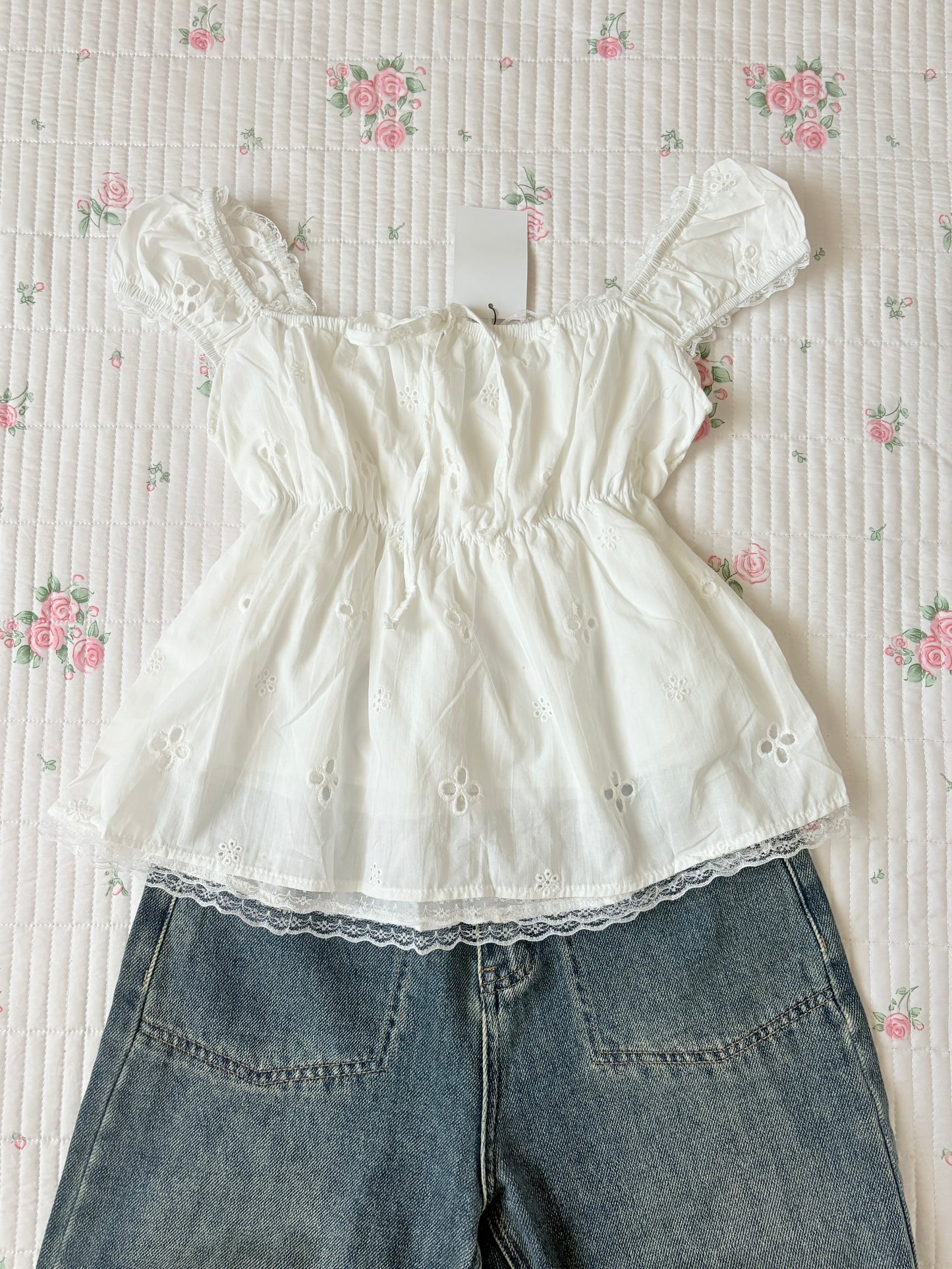 Jiji eyelet top