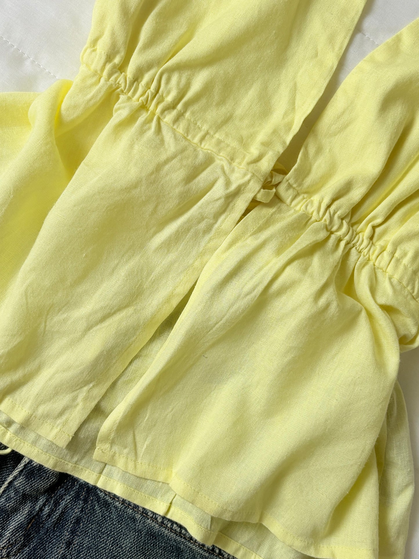 Yellow halter rop