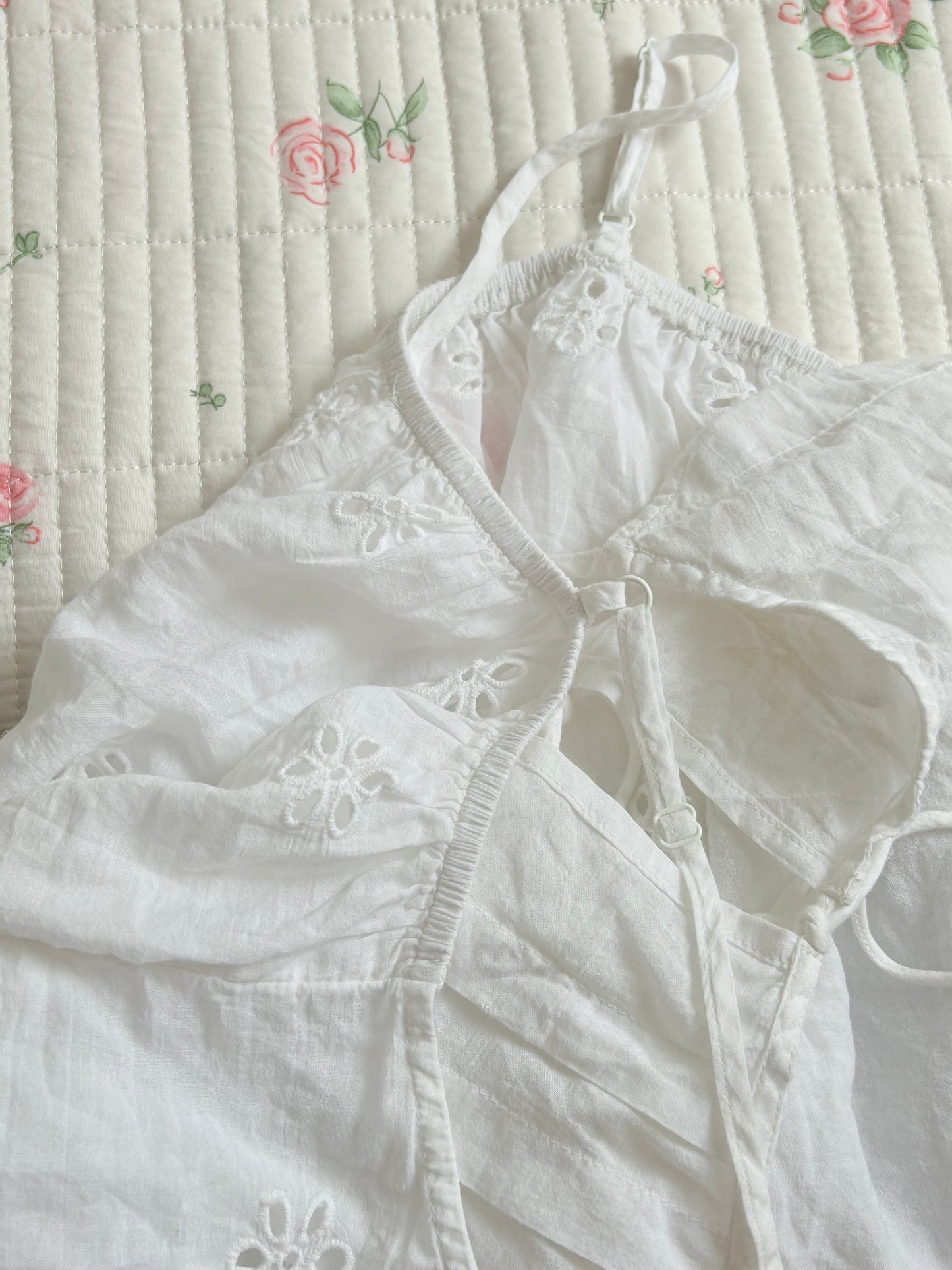 White eyelet tie
