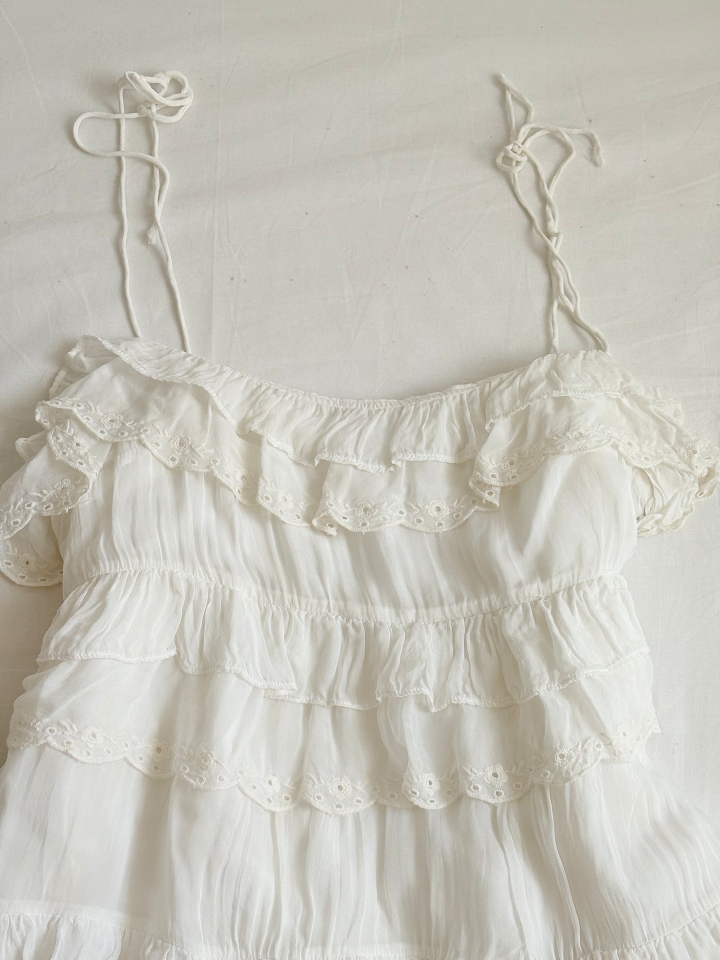 White ruffle a line