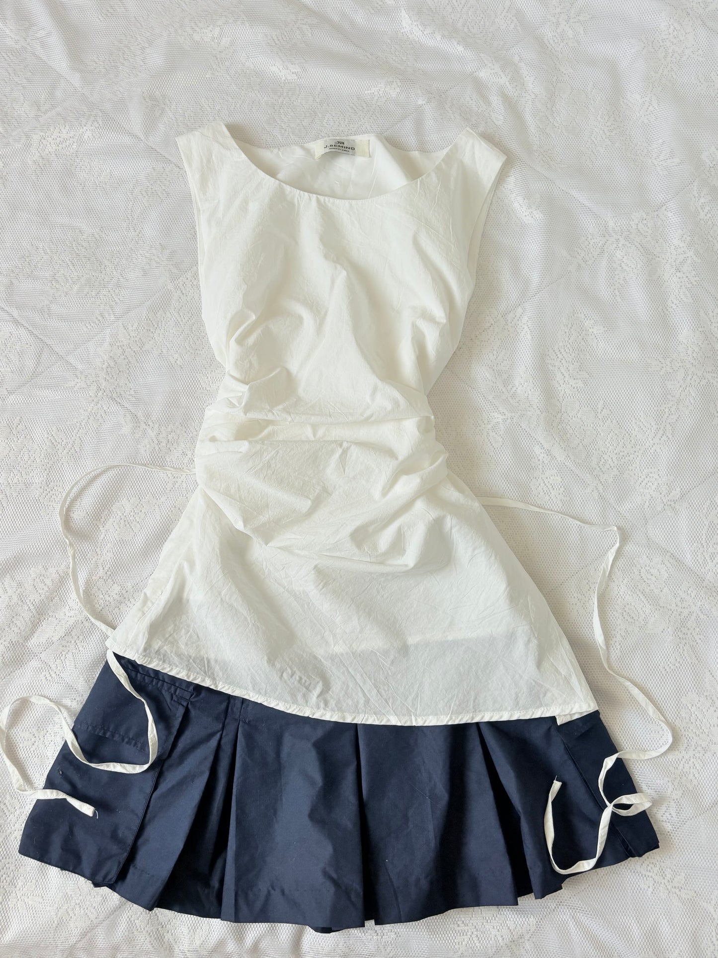 White fitted top