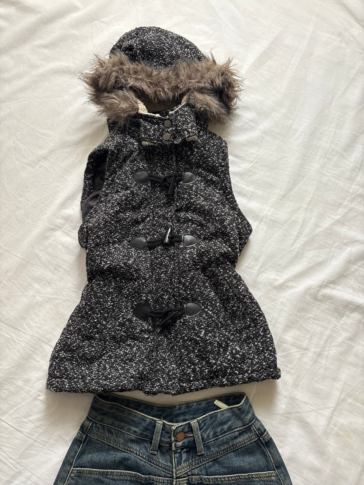 Sleeveless eskimo jacket