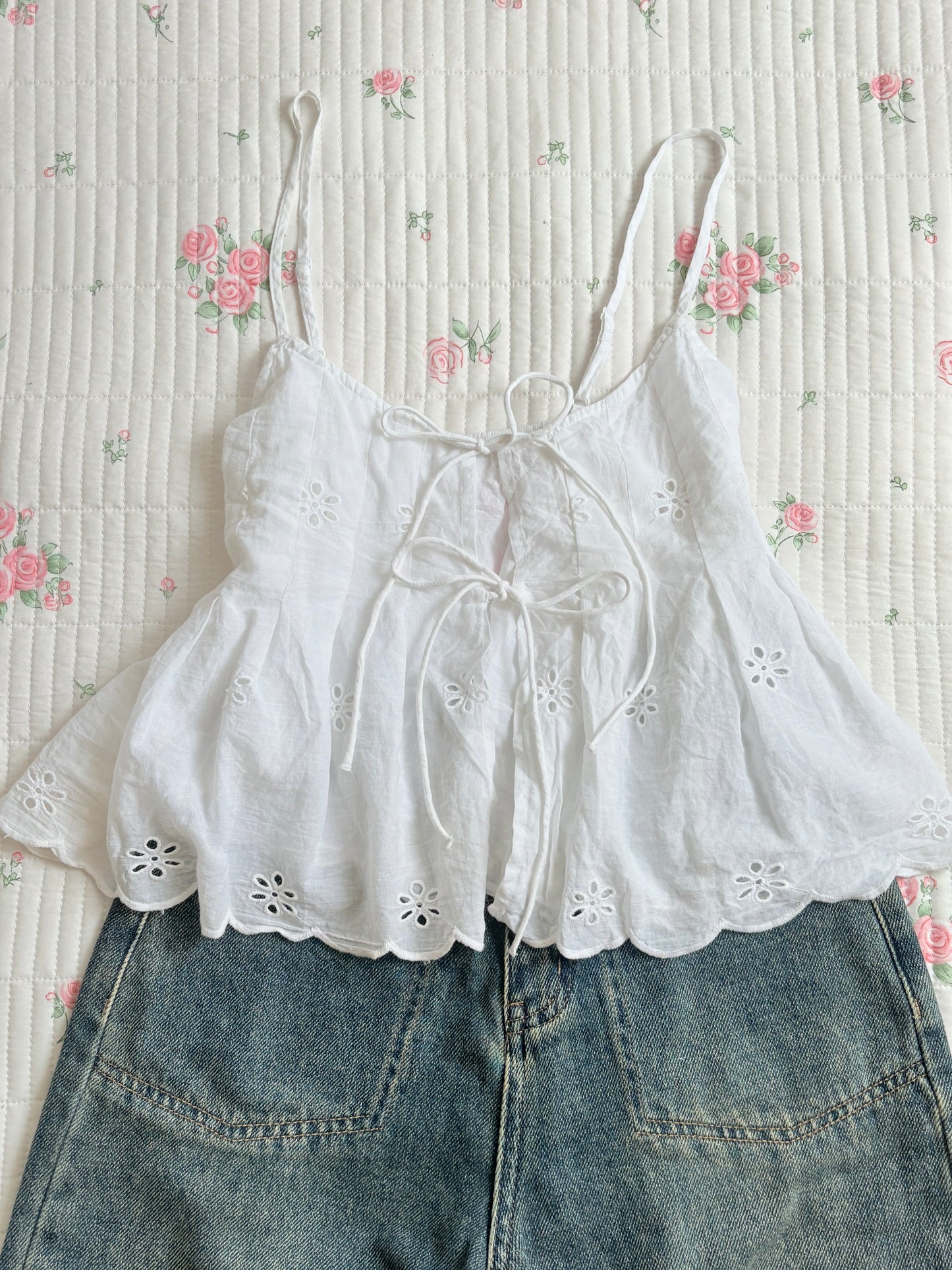 White eyelet tie