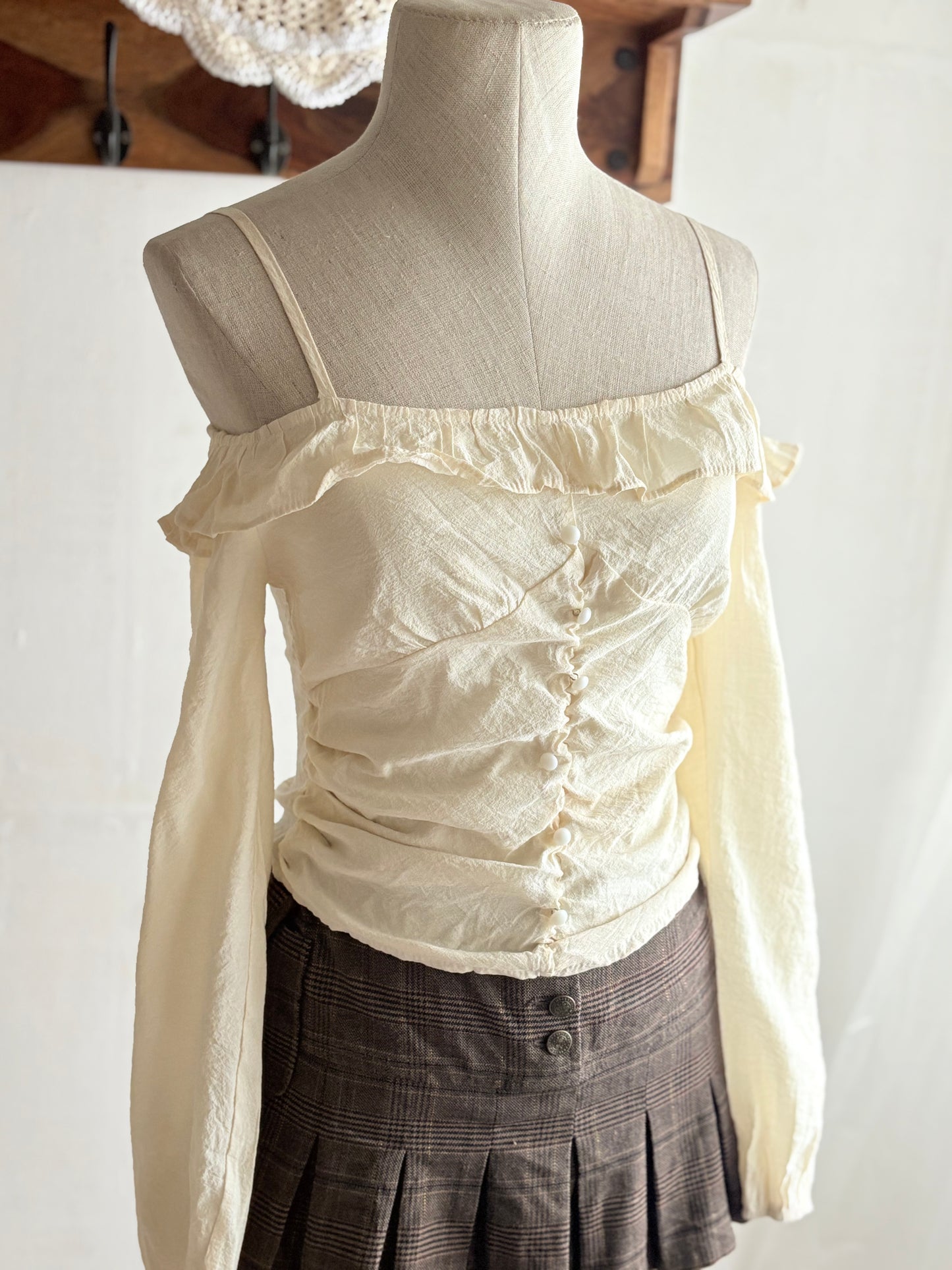 Cream off shoulder