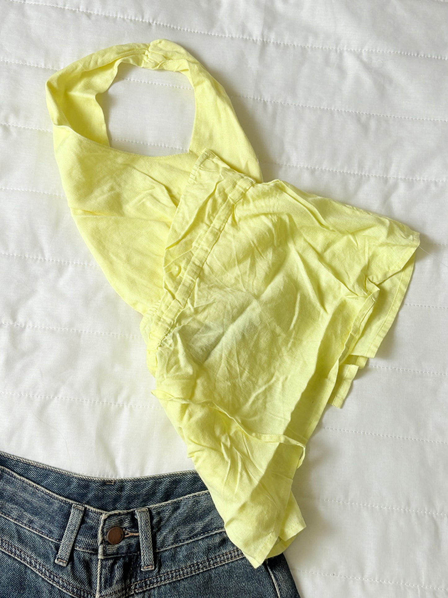 Yellow halter rop