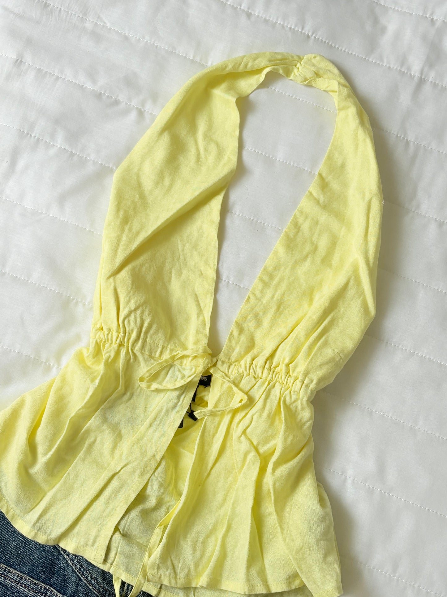 Yellow halter rop