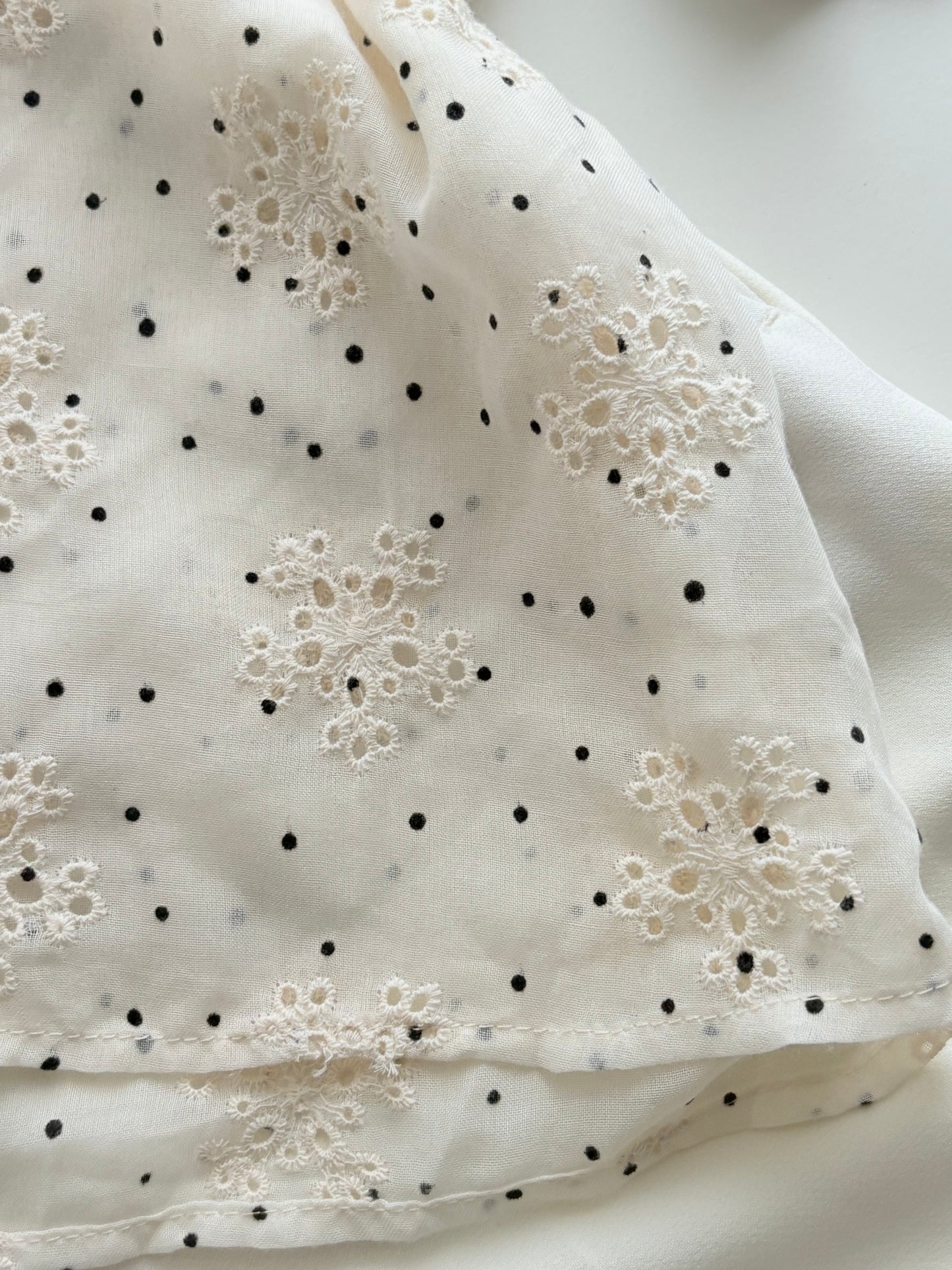 Polka outline top