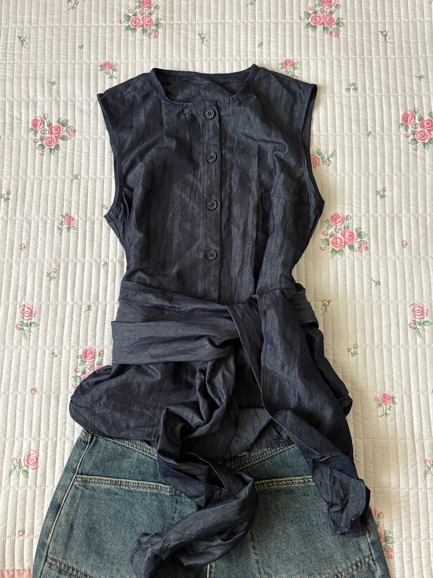 Navy tie top