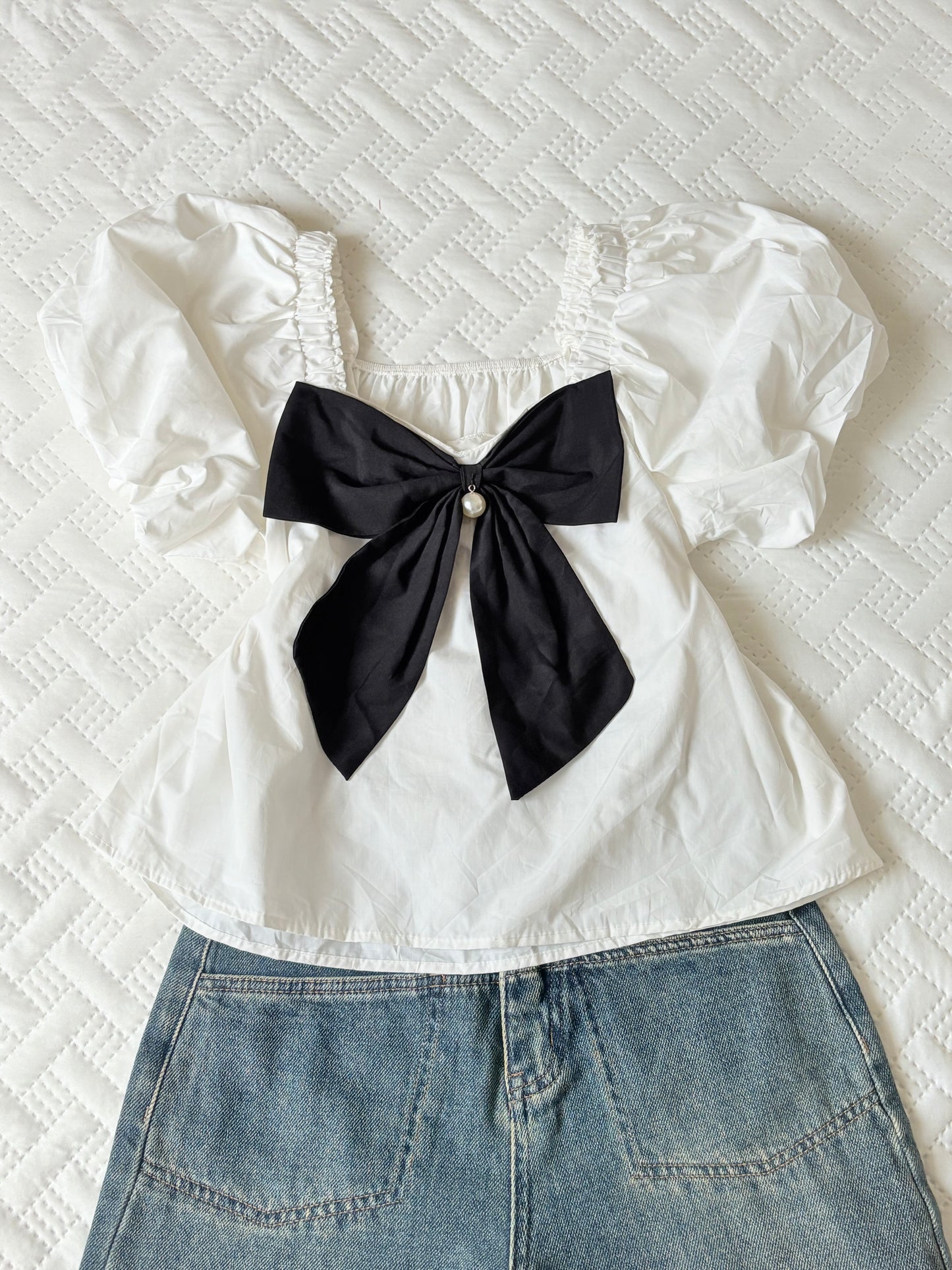 White bow top