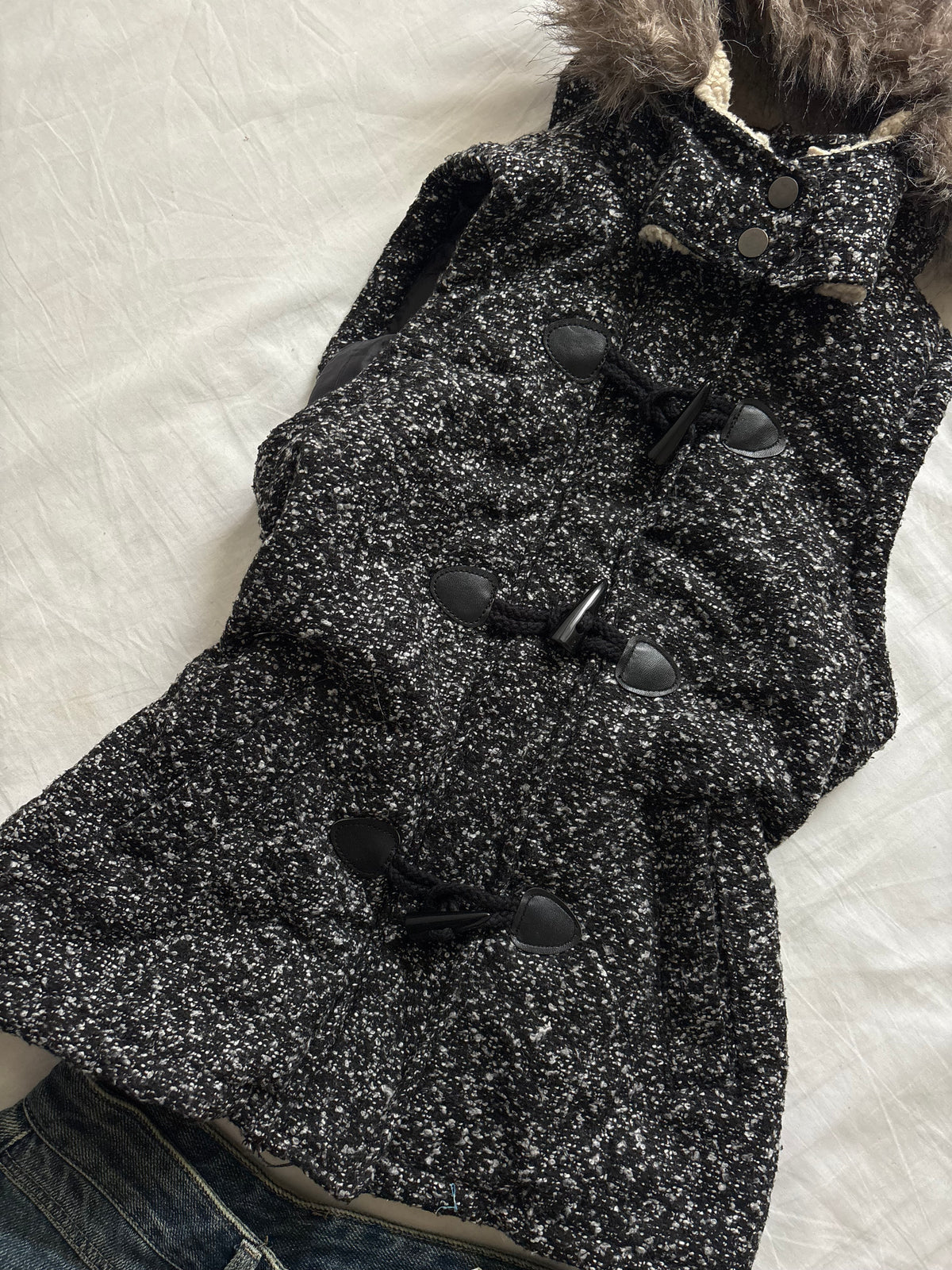 Sleeveless eskimo jacket