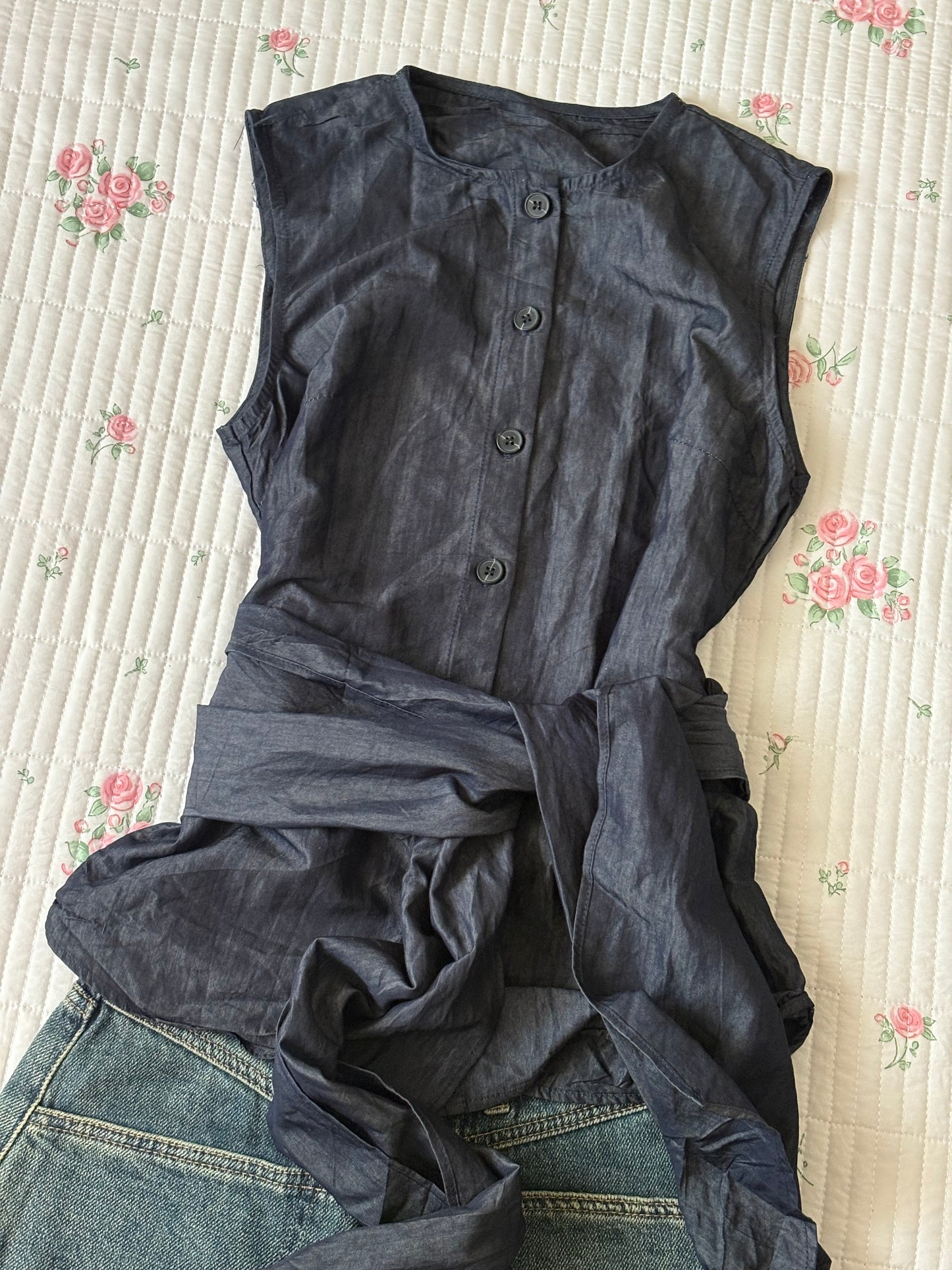 Navy tie top