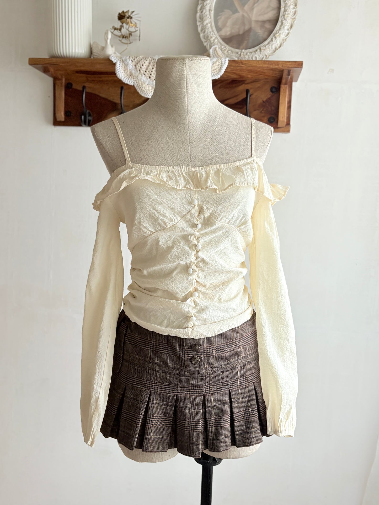 Cream off shoulder