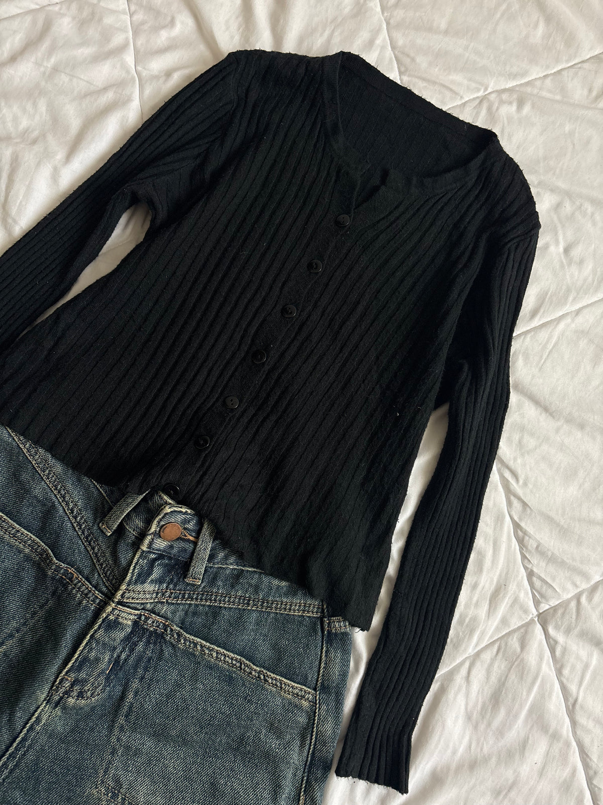 Black buttoned cardigab