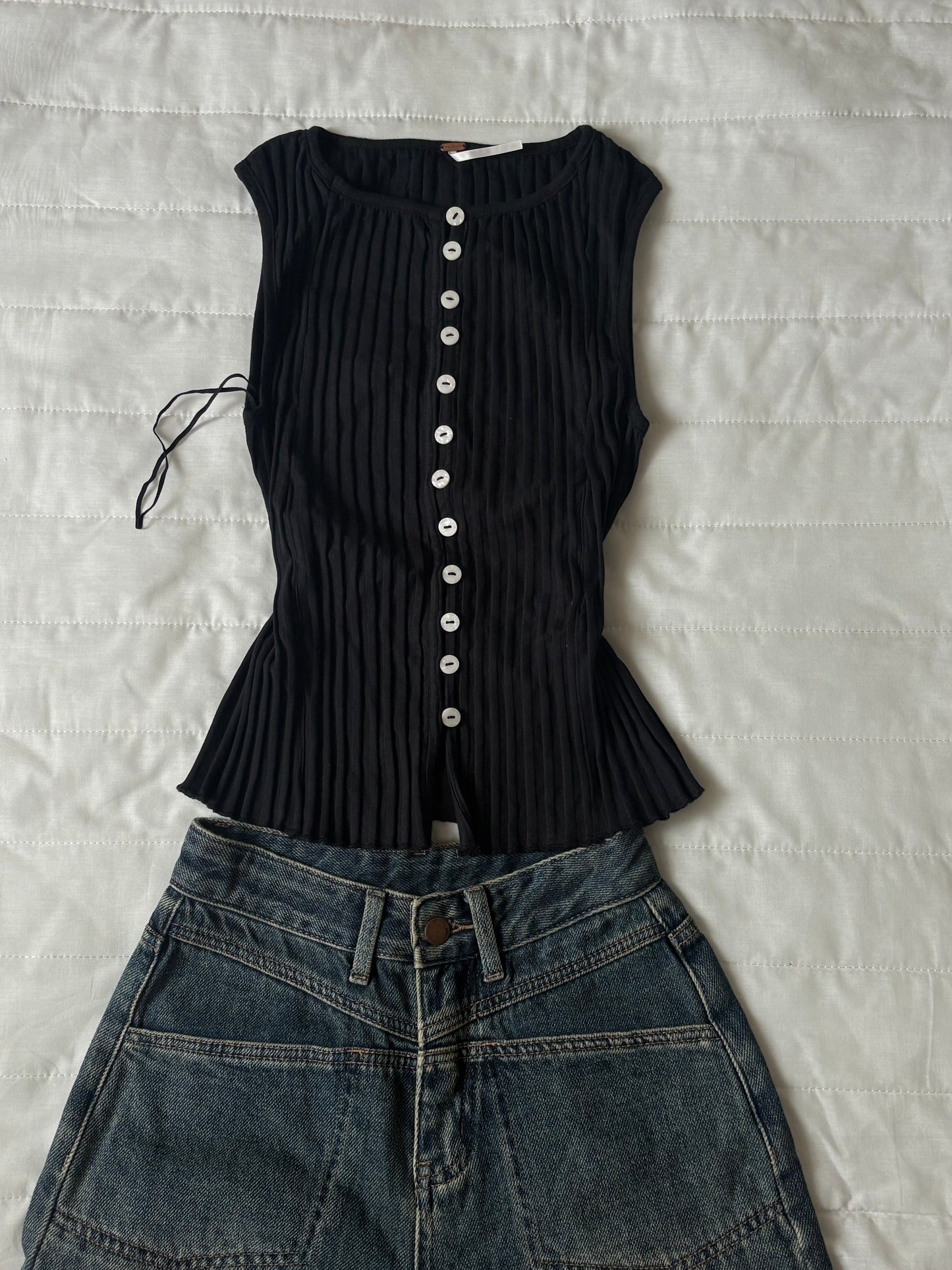 Black ribbed top
