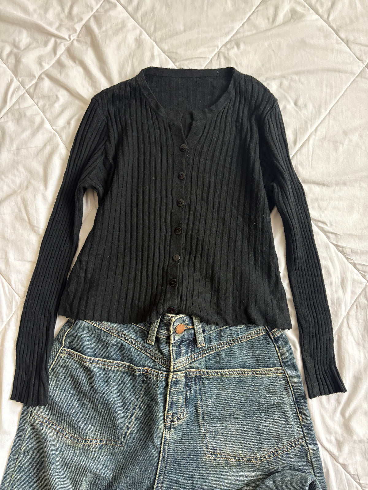 Black buttoned cardigab