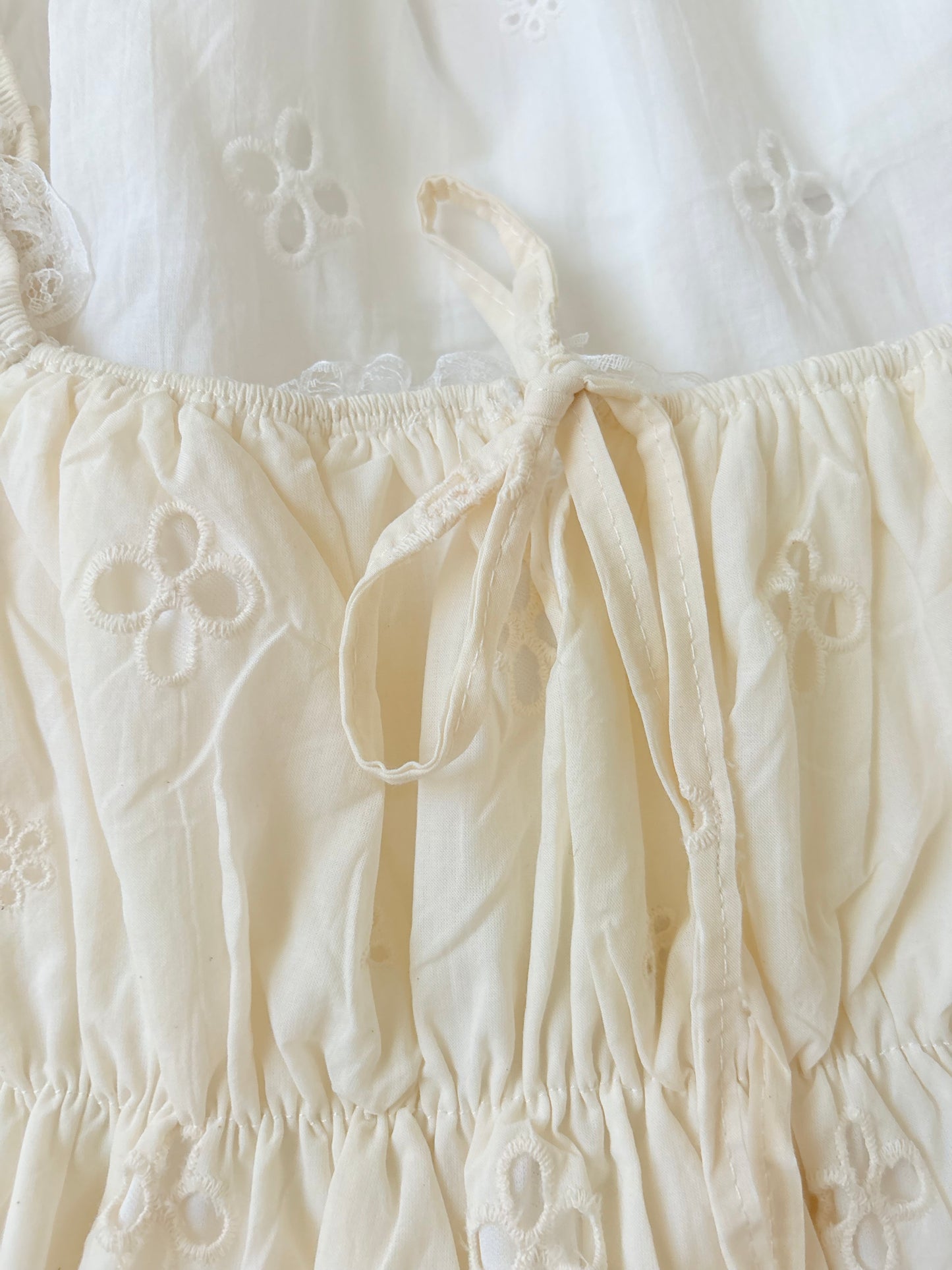 Jiji eyelet top