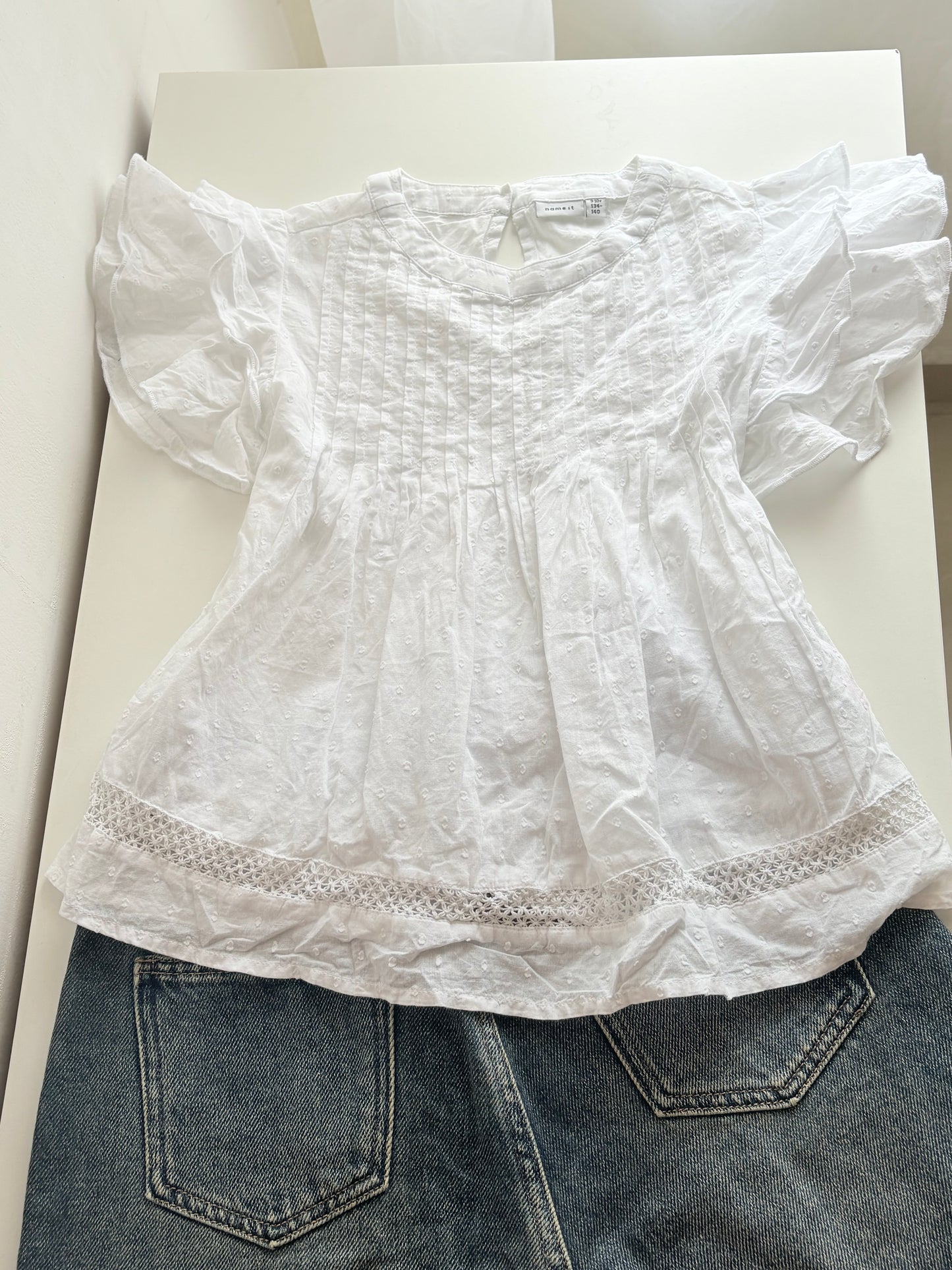 White a line