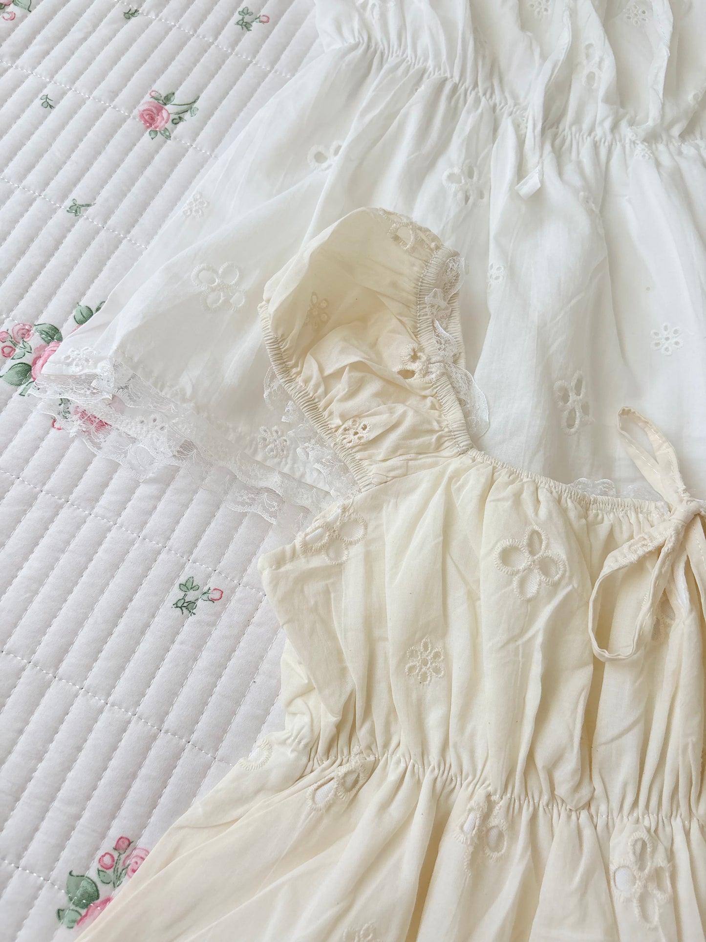 Jiji eyelet top