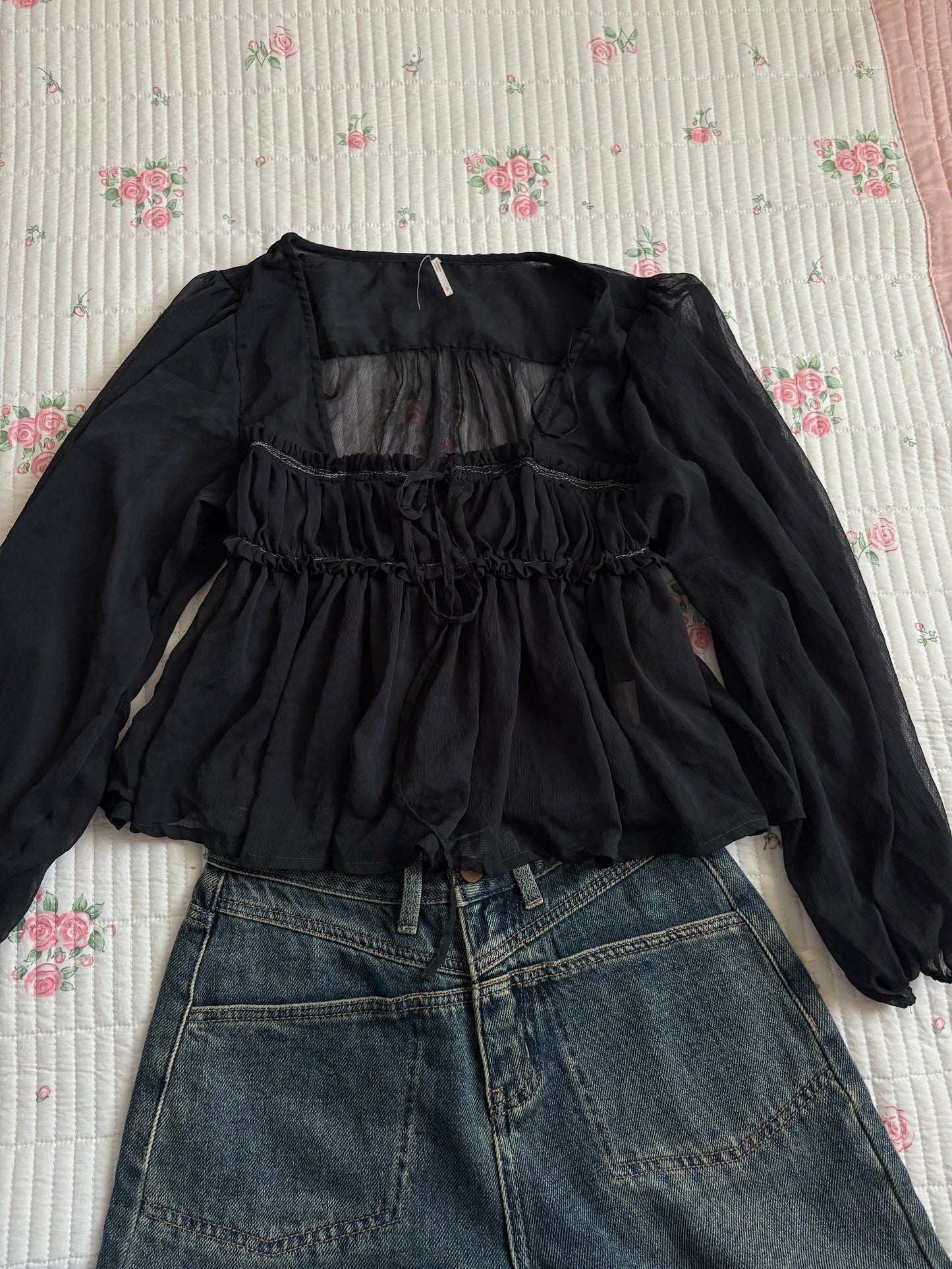 Black flare top