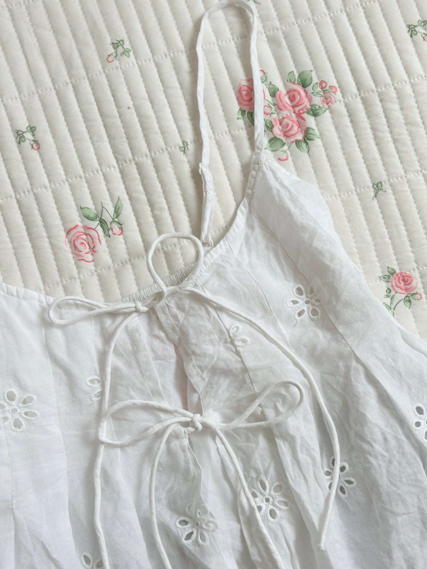 White eyelet tie