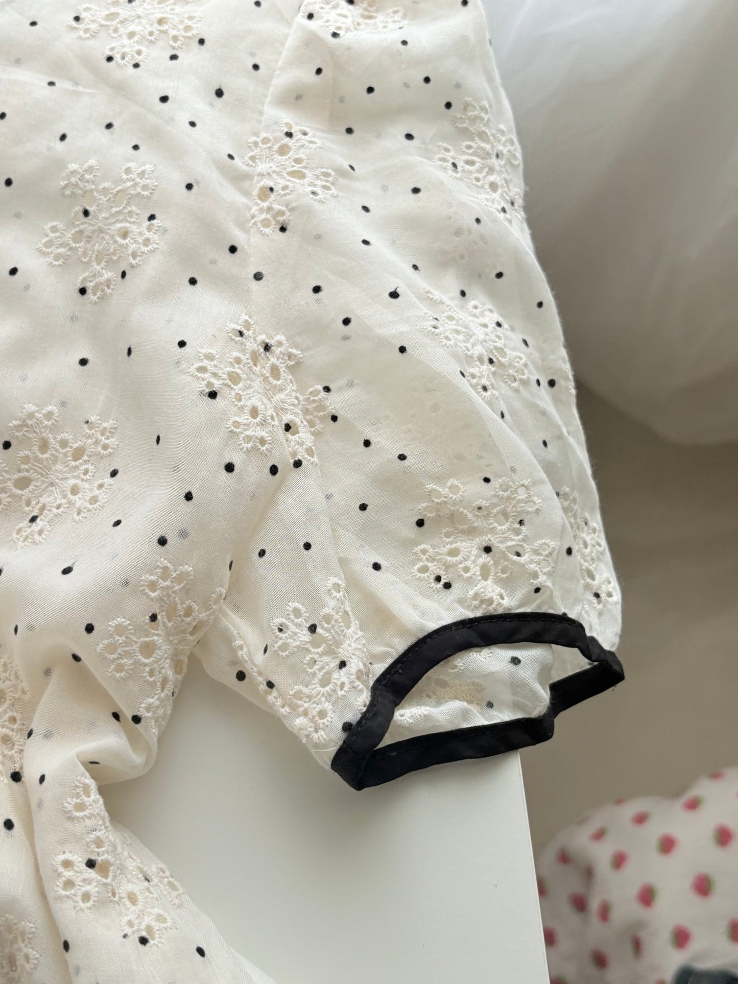 Polka outline top
